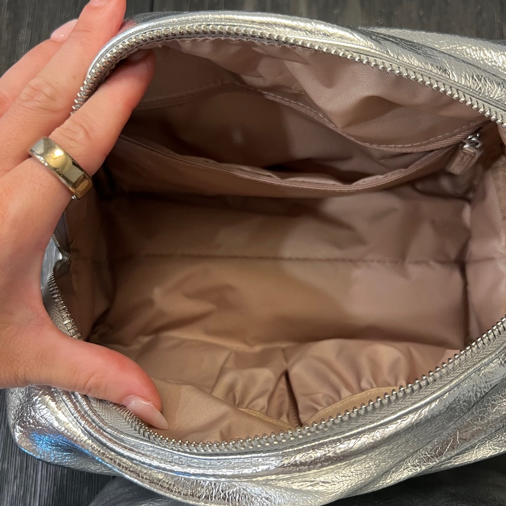BÉIS x Chipotle The Burrito Pouch Set
in Foil - Picture 6 of 10